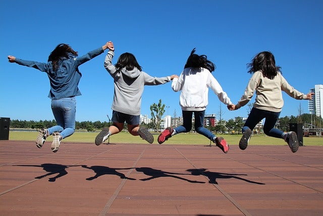 4 children jumping